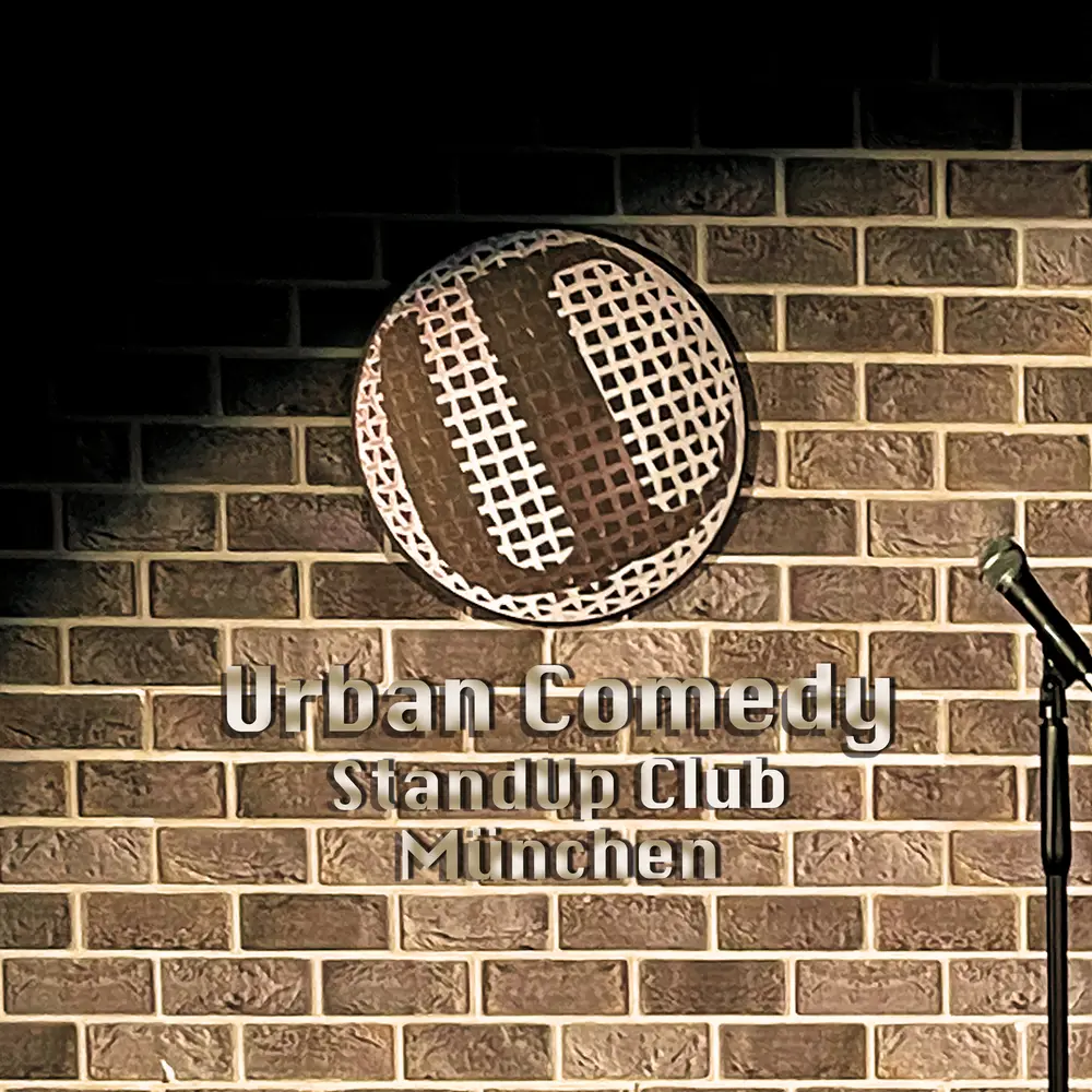 UC-Logo an der Bühnenwand